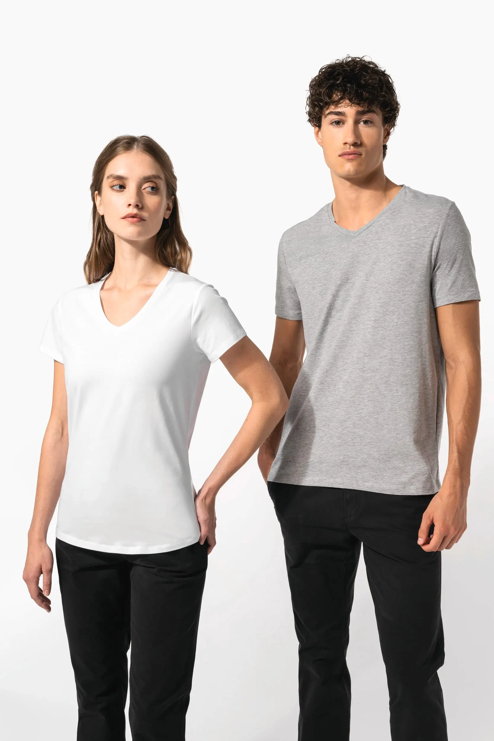 Camiseta con elastano cuello de pico hombre
