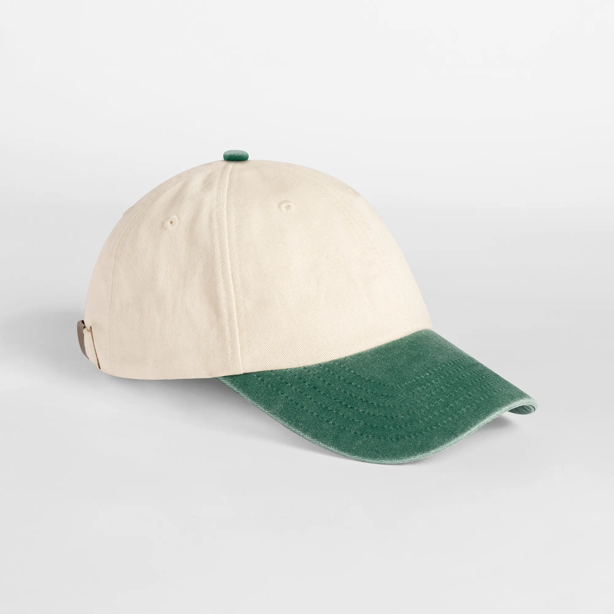 Gorra vintage compacta con visera en contraste