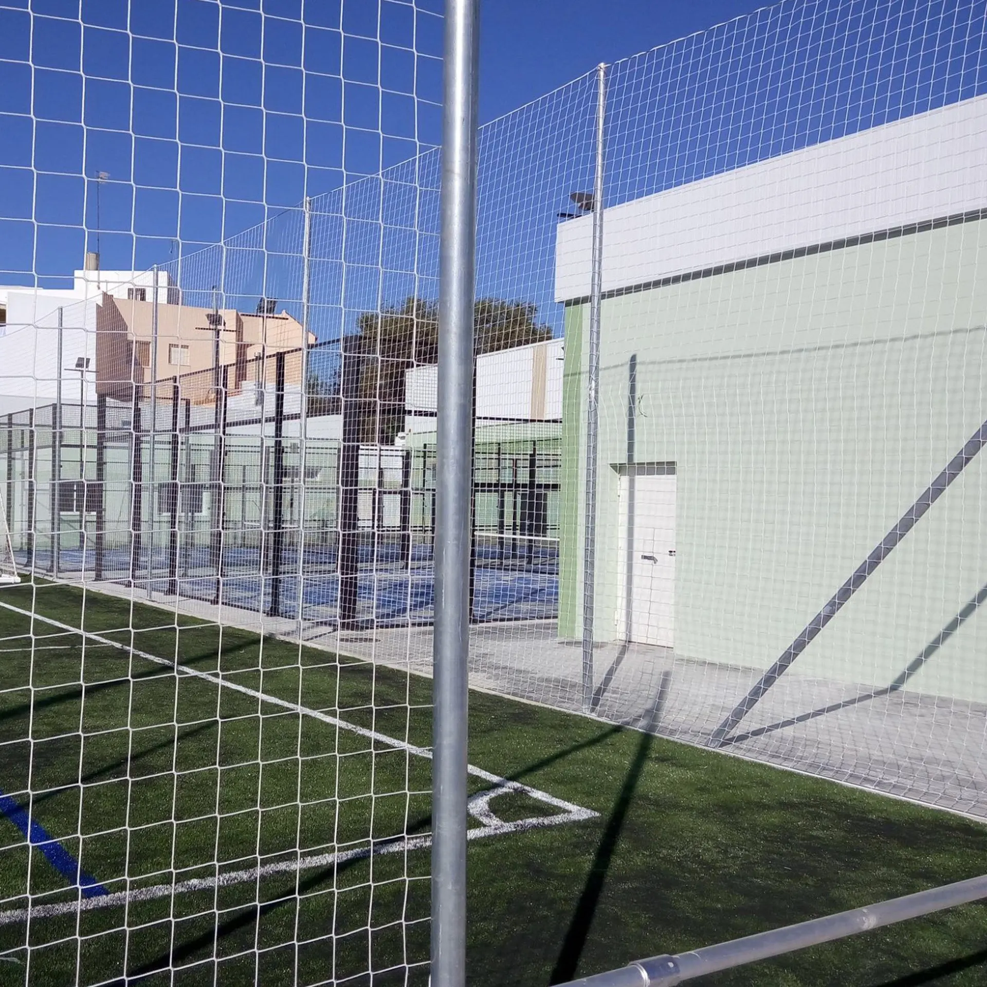 POSTE METÁLICO GALVANIZADO 6M PARA RED PROTECCIÓN CON PLETINA PARA ATORNILLAR