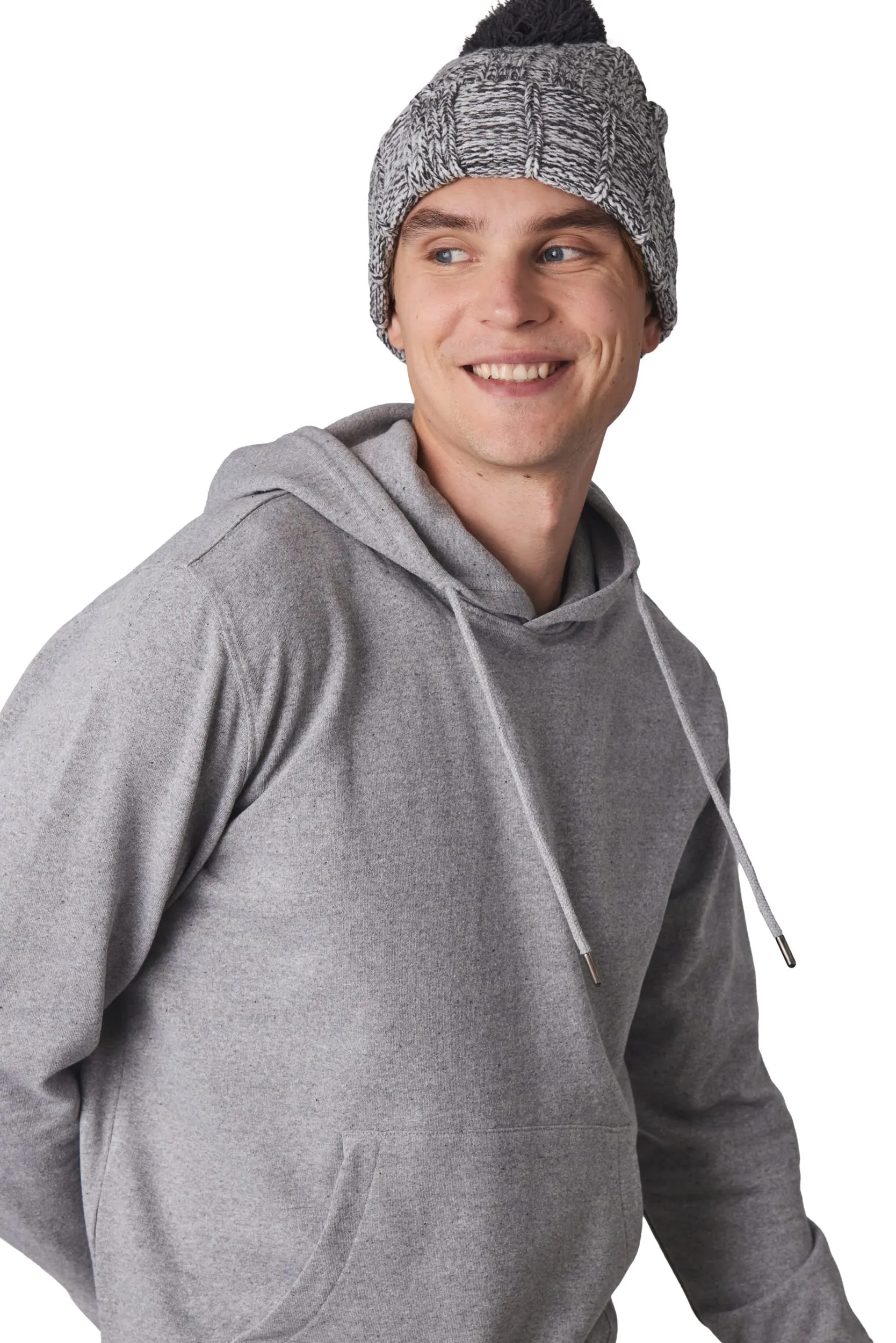 Gorro con pompón y dobladillo