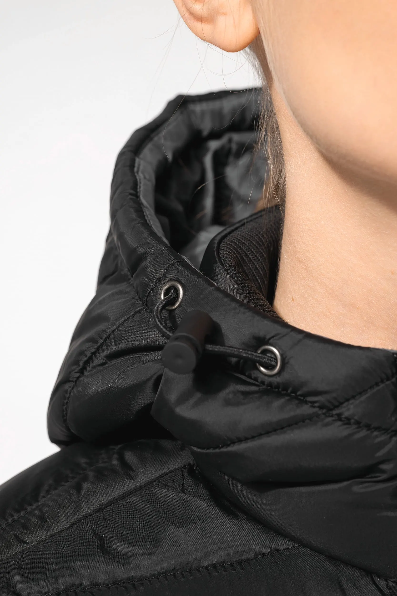 Parka ligera acolchada con capucha para mujer