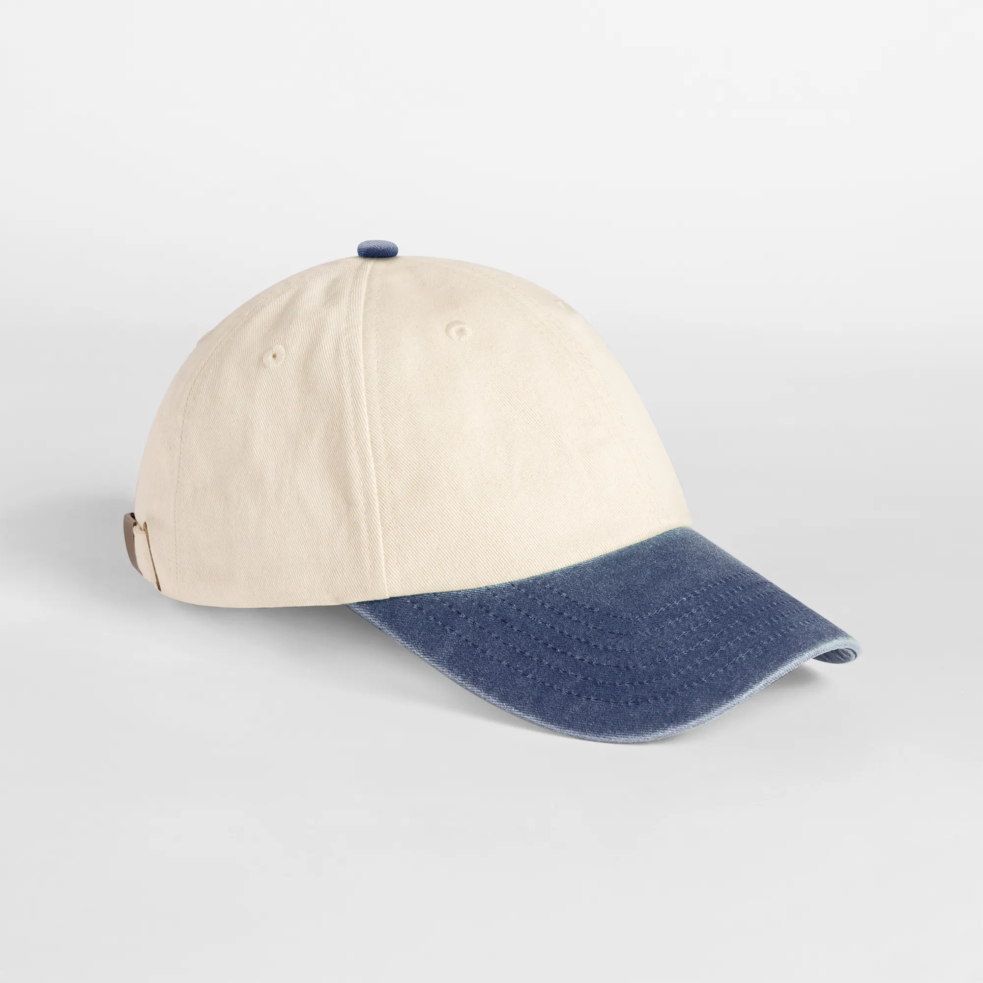 Gorra vintage compacta con visera en contraste