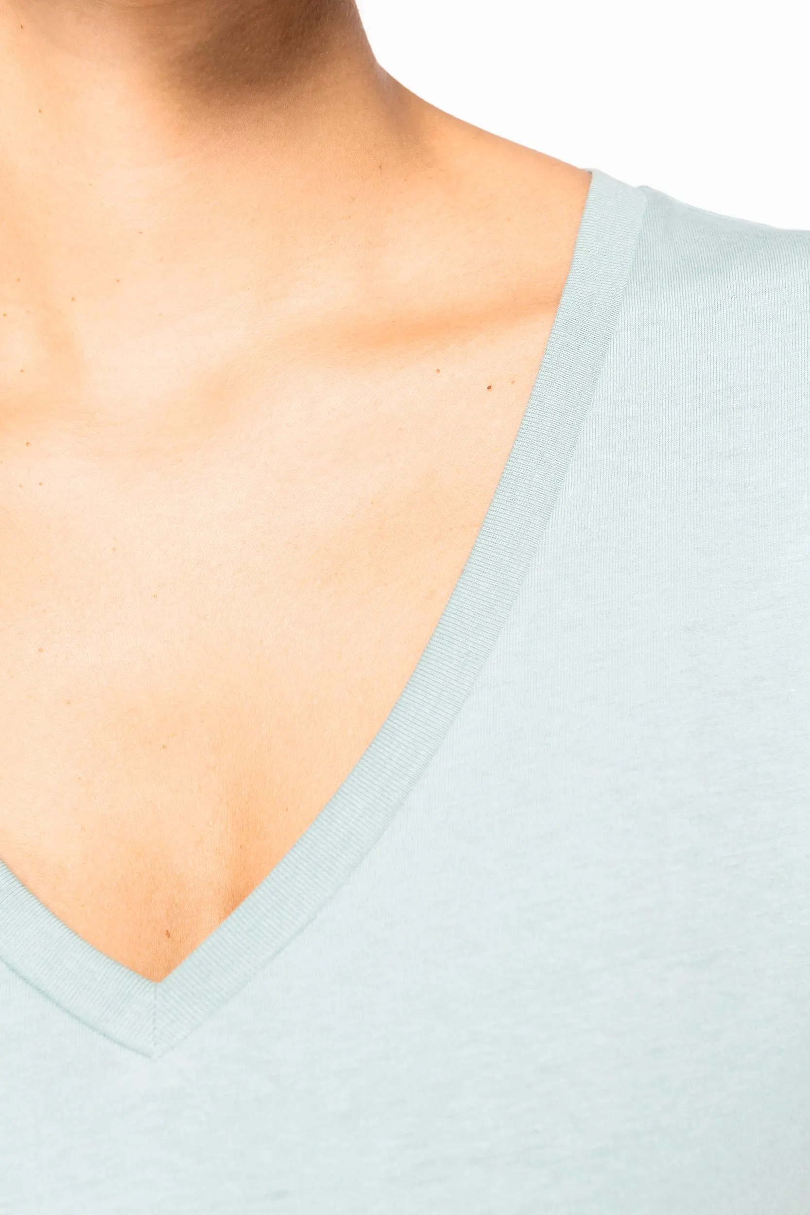Camiseta ecorresponsable cuello de pico mujer