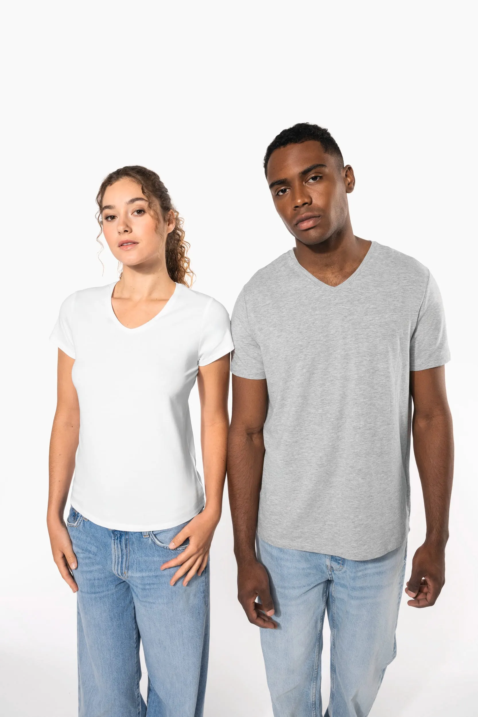 Camiseta con elastano cuello de pico hombre